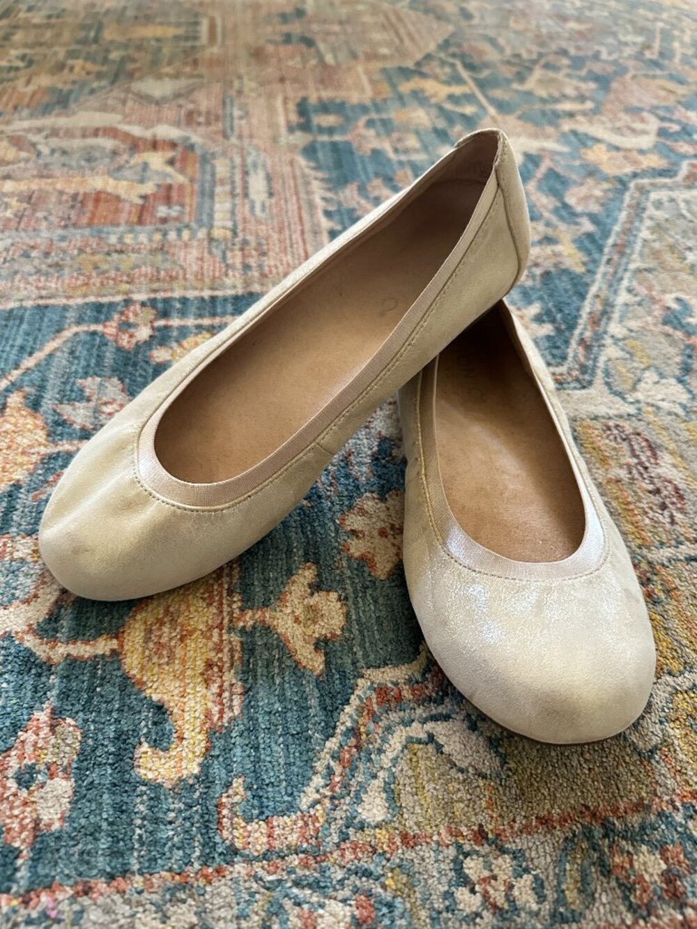 Vionic Women's Cream Ballet Flats